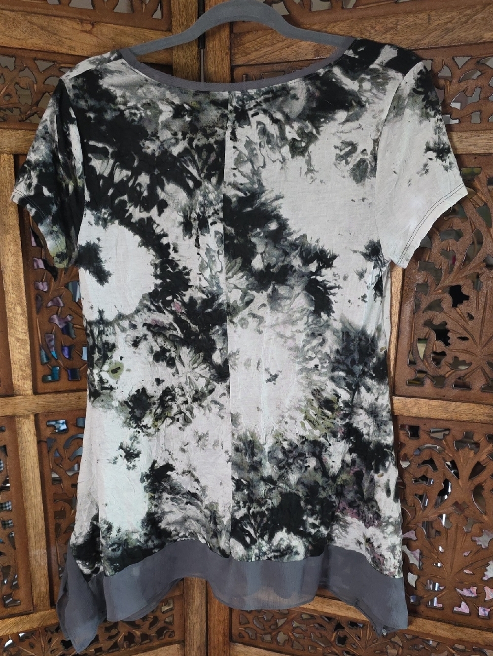 Simply Vera Vera Wang Black and Gray Tie-Dye Short Sleeve Top - Picture 6 of 6